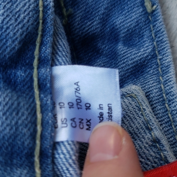 H&M DIVIDED Denim Shorts Cuffed Light Wash Distressed 10 - Picture 11 of 12